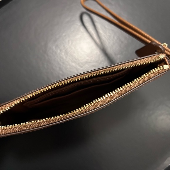 Tan leather Coach clutch - Picture 6 of 6